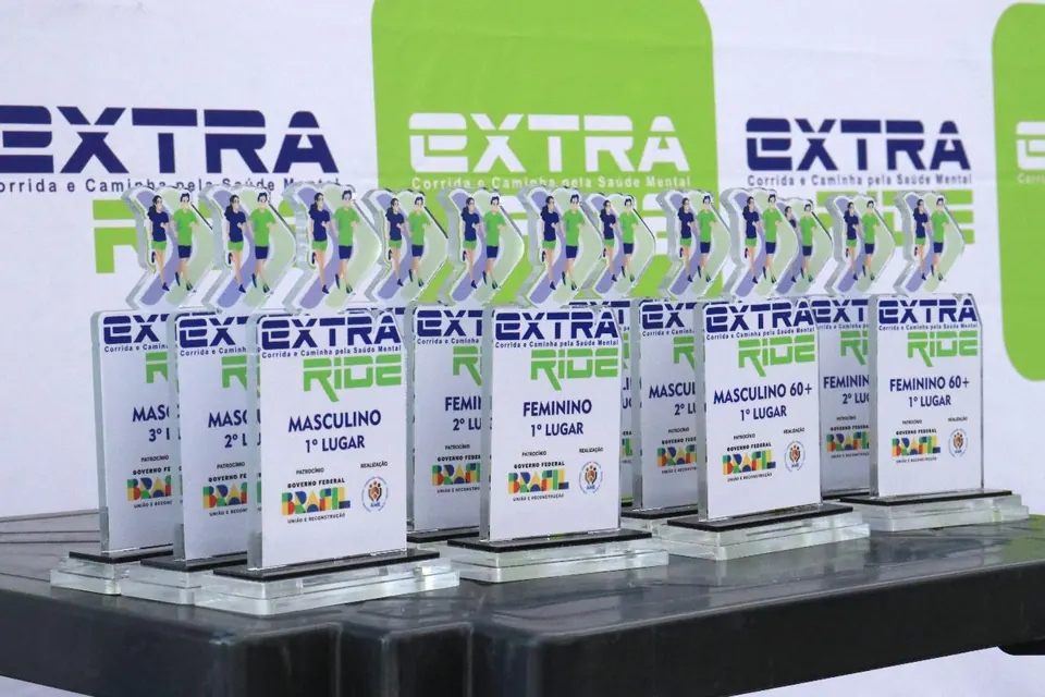 Troféus e backdrops da Extra Ride