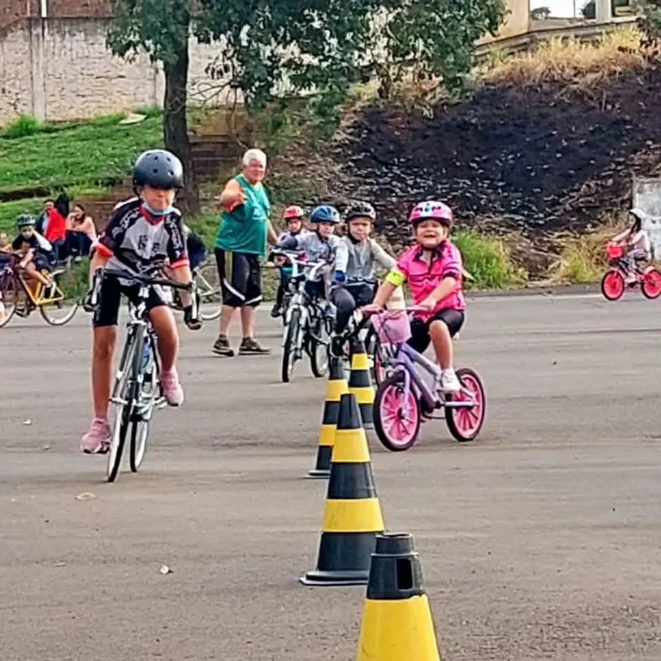 Aula com circuito de cones